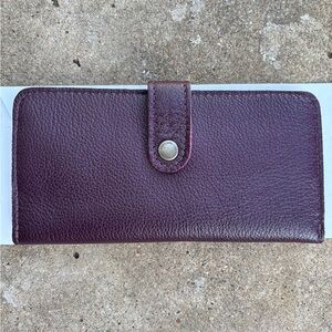Portland Leather Women’s Bifold Wallet in Plum